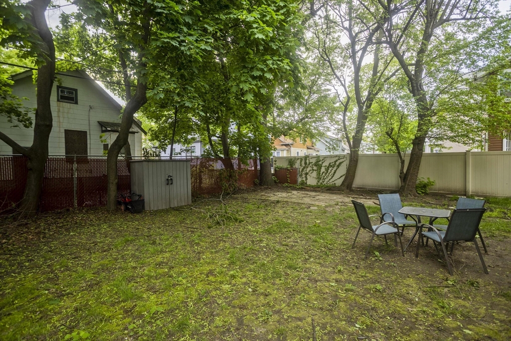 80 Rochelle Street Springfield, MA 01109 - Photo 6 of 29 Gallery Image 6