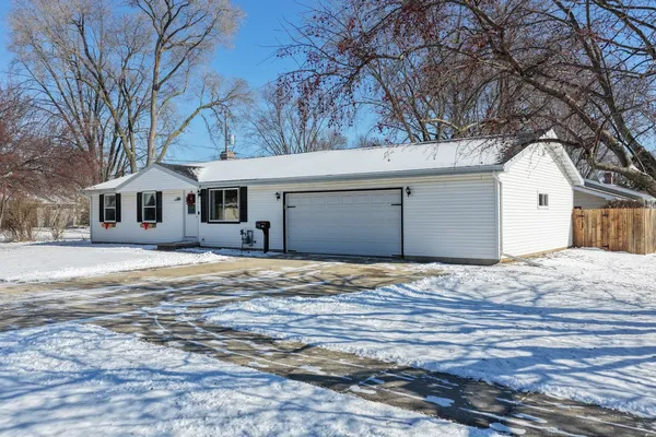 $289,900 | 1129 Suburban Drive, De Pere, WI 54115