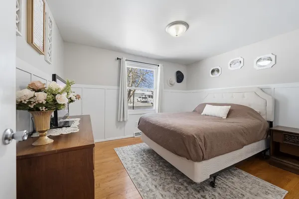 $289,900 | 1129 Suburban Drive, De Pere, WI 54115