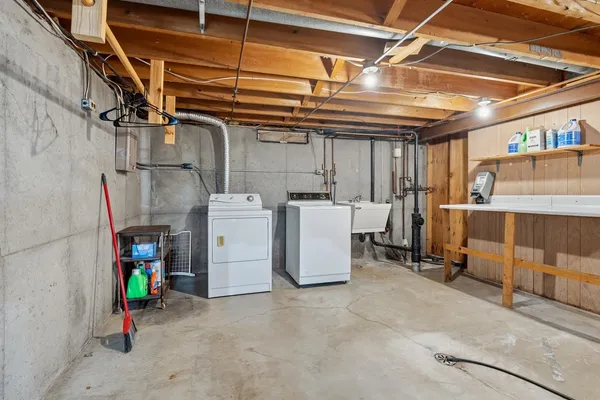 $289,900 | 1129 Suburban Drive, De Pere, WI 54115