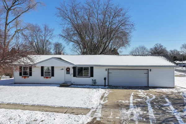 $289,900 | 1129 Suburban Drive, De Pere, WI 54115