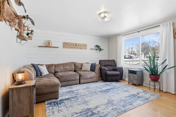 $289,900 | 1129 Suburban Drive, De Pere, WI 54115