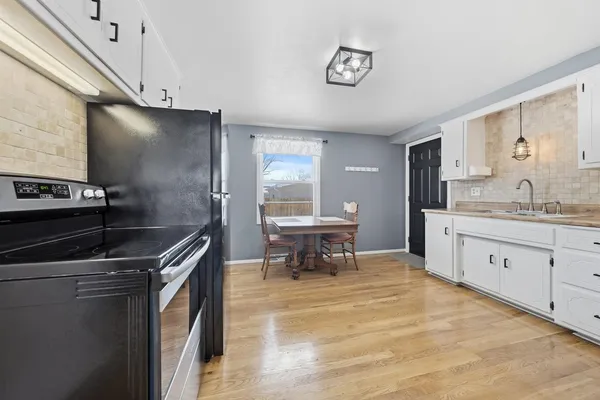 $289,900 | 1129 Suburban Drive, De Pere, WI 54115