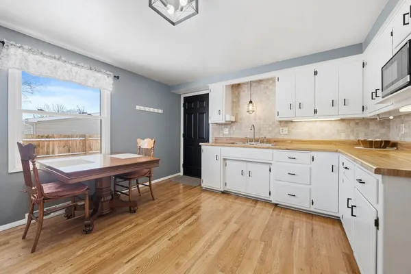 $289,900 | 1129 Suburban Drive, De Pere, WI 54115