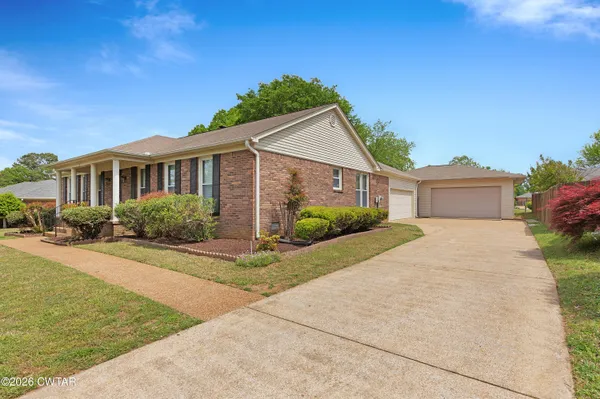 $389,900 | 22 Jamestown Drive, Jackson, TN 38305