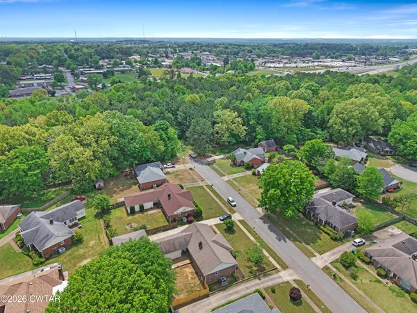 $389,900 | 22 Jamestown Drive, Jackson, TN 38305