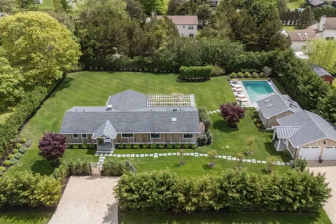 $2,695,000 | 3 Conrad Road, Shelter Island, NY 11964