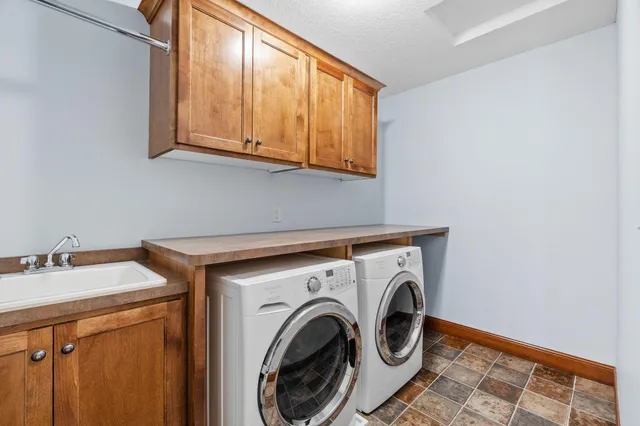 $900,000 | 5510 Weston Lane North, Plymouth, MN 55446