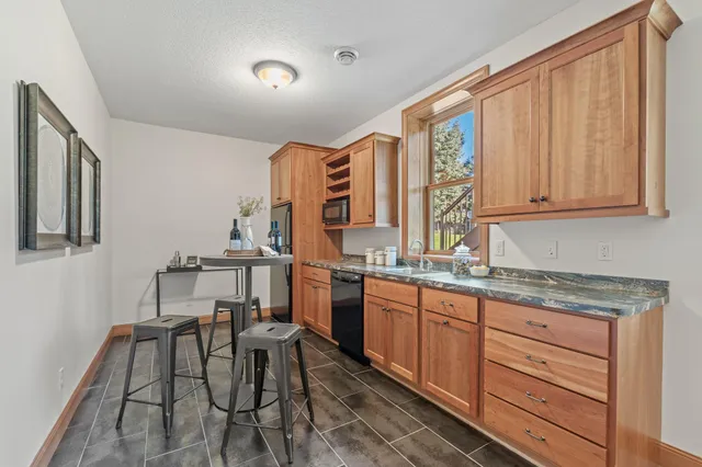 $900,000 | 5510 Weston Lane North, Plymouth, MN 55446