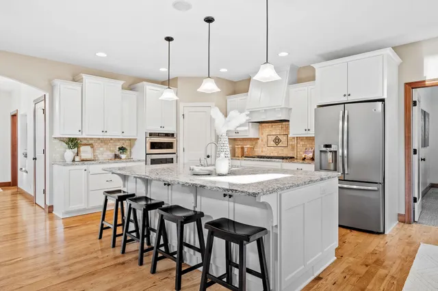 $900,000 | 5510 Weston Lane North, Plymouth, MN 55446