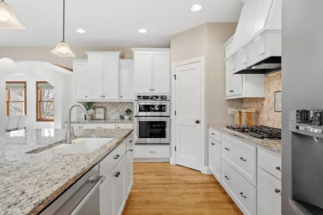 $900,000 | 5510 Weston Lane North, Plymouth, MN 55446