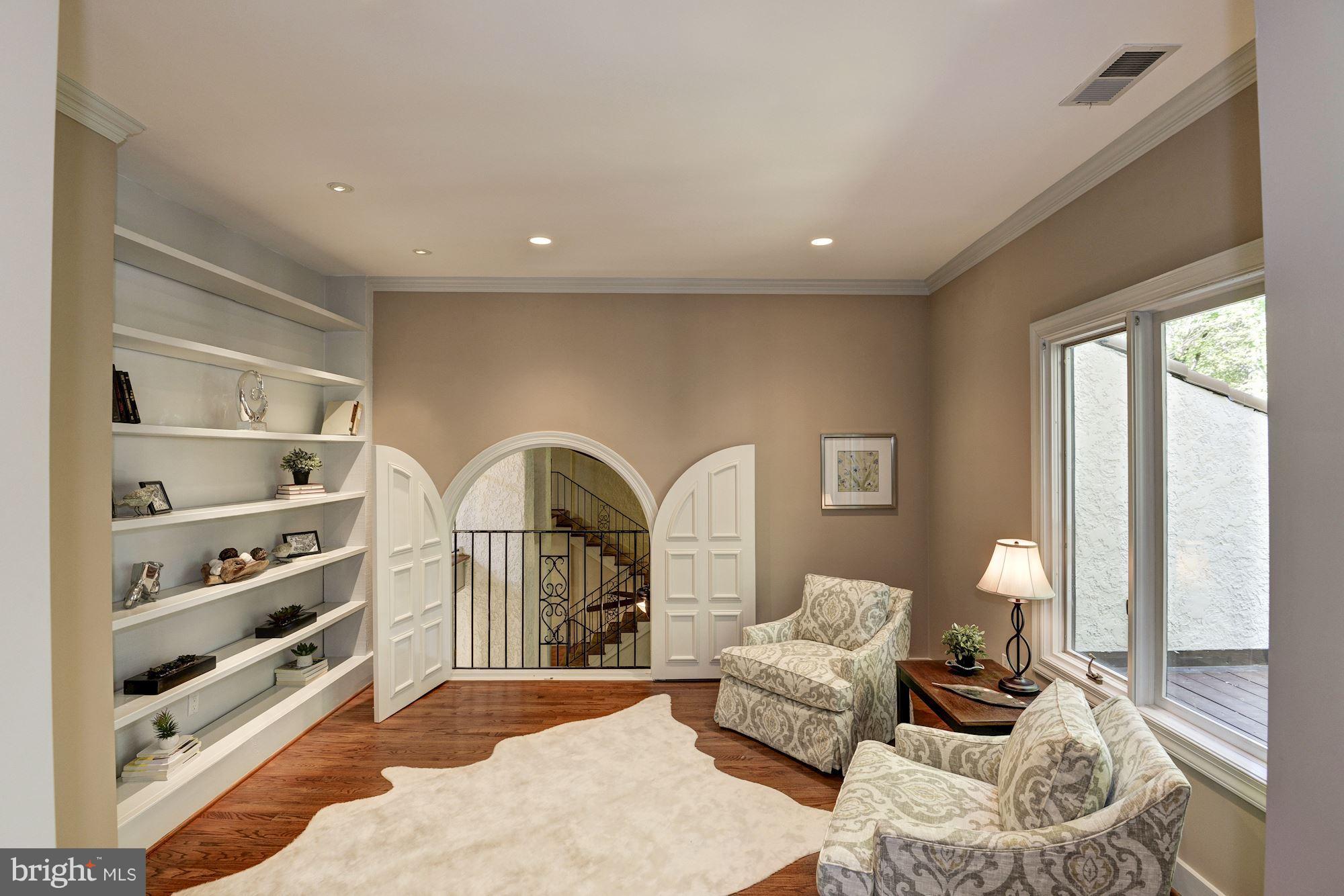 655 Potomac River Road McLean, VA 22102 - Photo 16 of 29 Private Library/Sitting Room