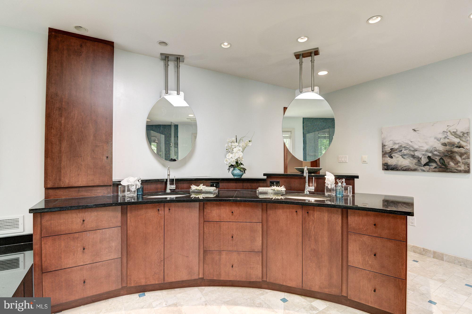 655 Potomac River Road McLean, VA 22102 - Photo 18 of 29 Master Bath
