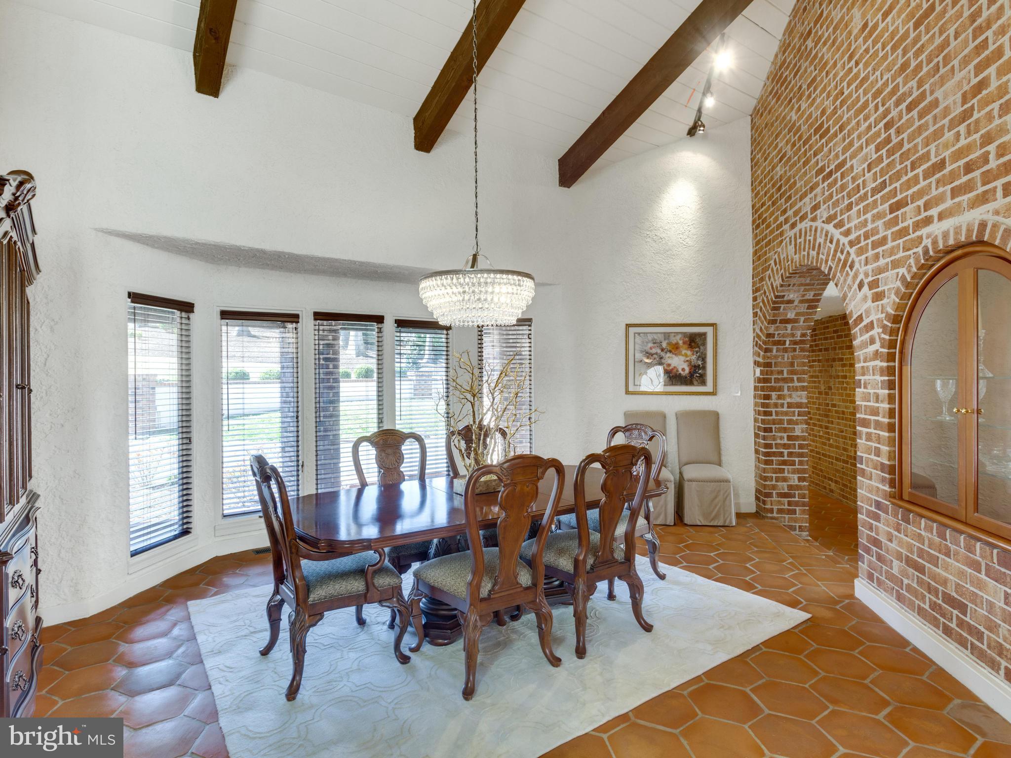 655 Potomac River Road McLean, VA 22102 - Photo 6 of 29 Dining Room
