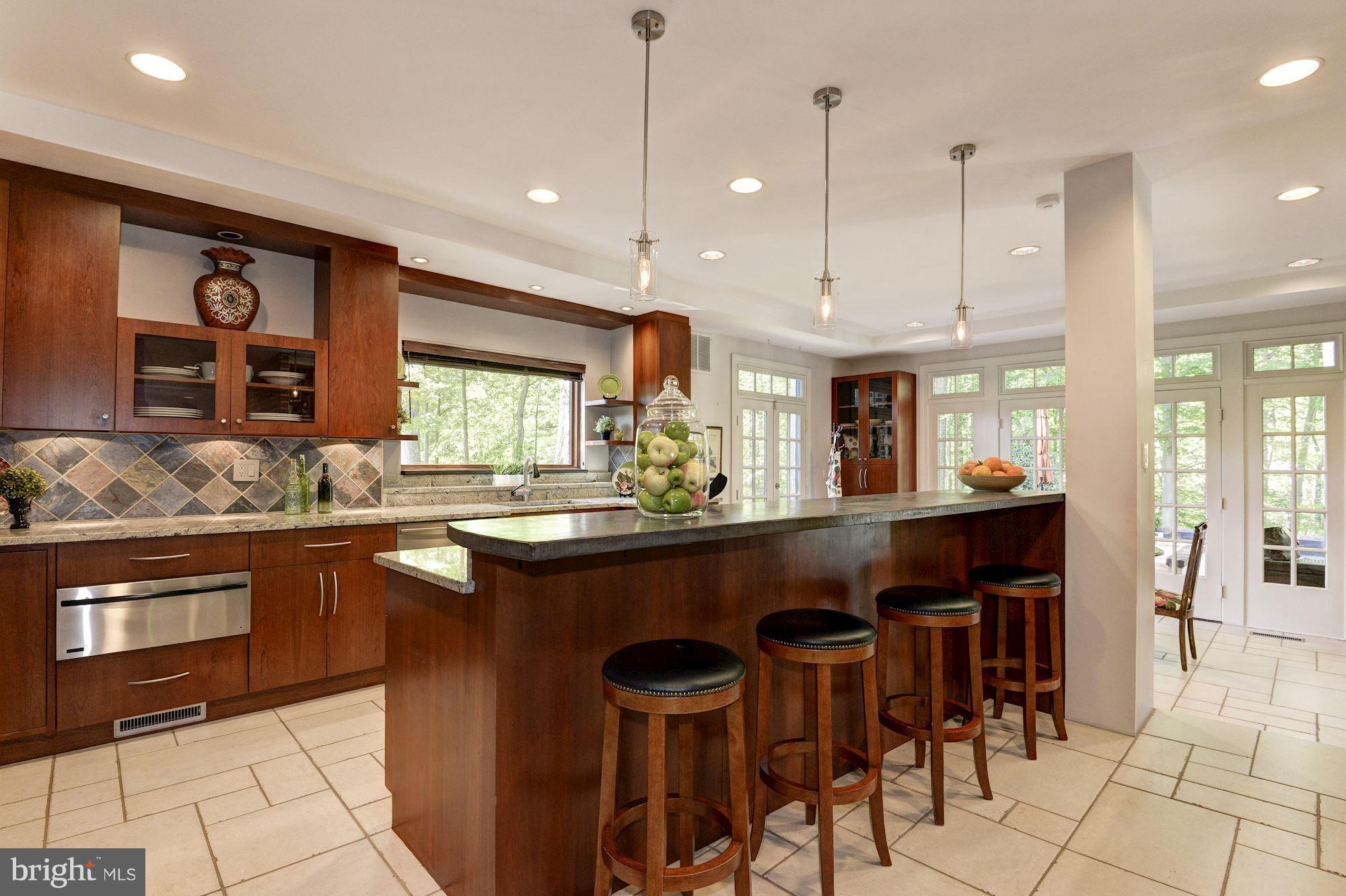 655 Potomac River Road McLean, VA 22102 - Photo 7 of 29 Kitchen