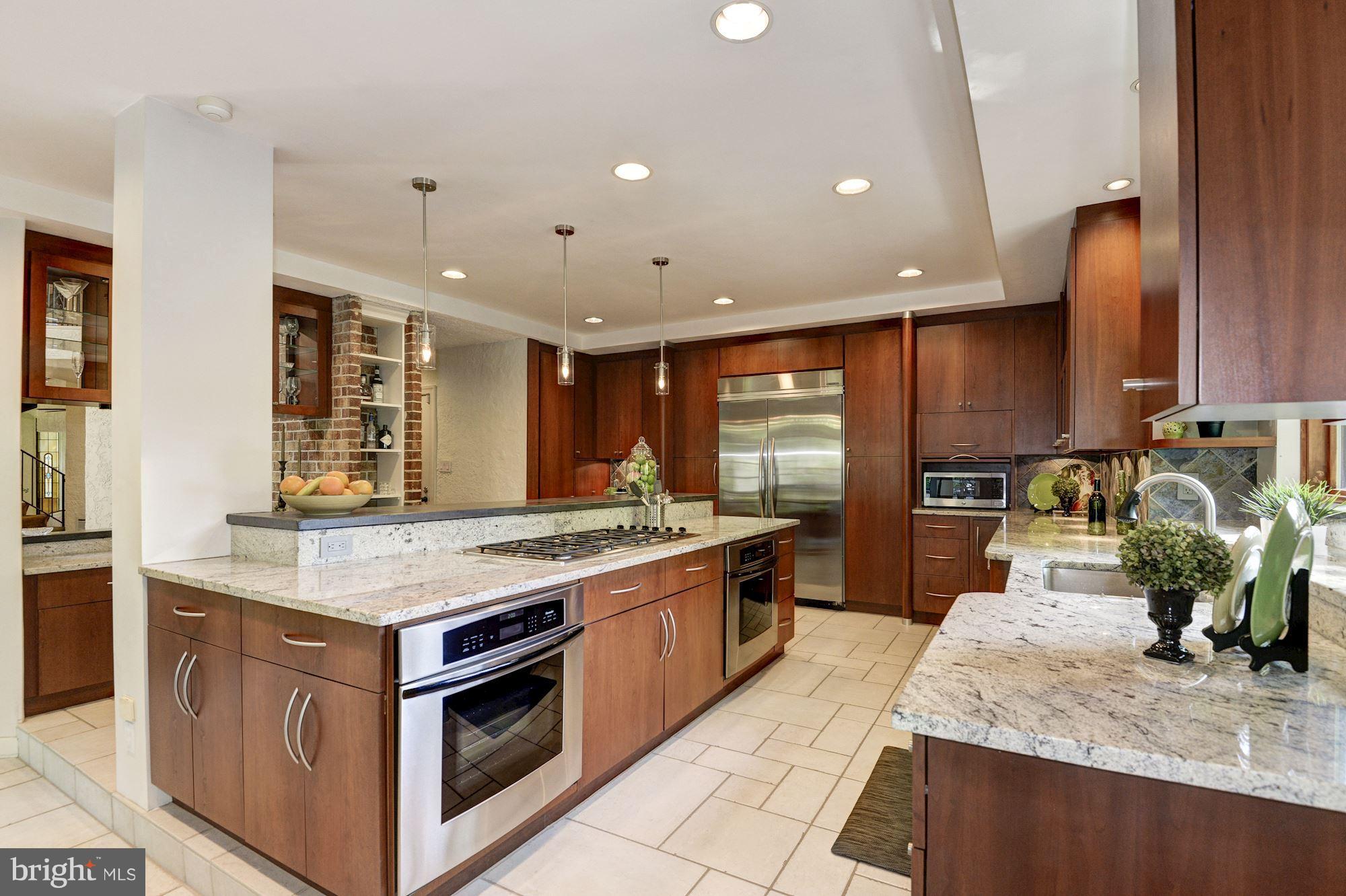 655 Potomac River Road McLean, VA 22102 - Photo 8 of 29 Kitchen