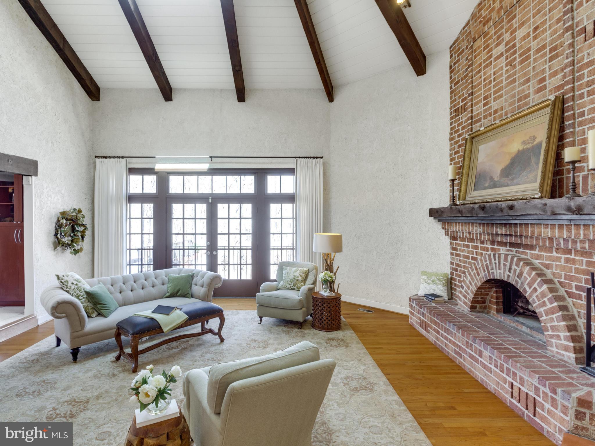 655 Potomac River Road McLean, VA 22102 - Photo 10 of 29 Family Room