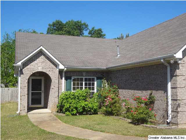 142 Gardenside Drive Alabaster, AL 35007 - Photo 2 of 32