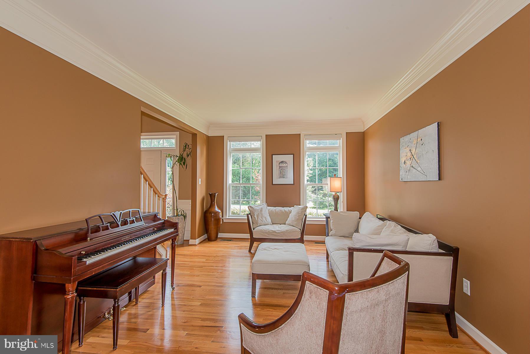 8434 High Ridge Road Ellicott City, MD 21043 - Photo 2 of 30 Living Room