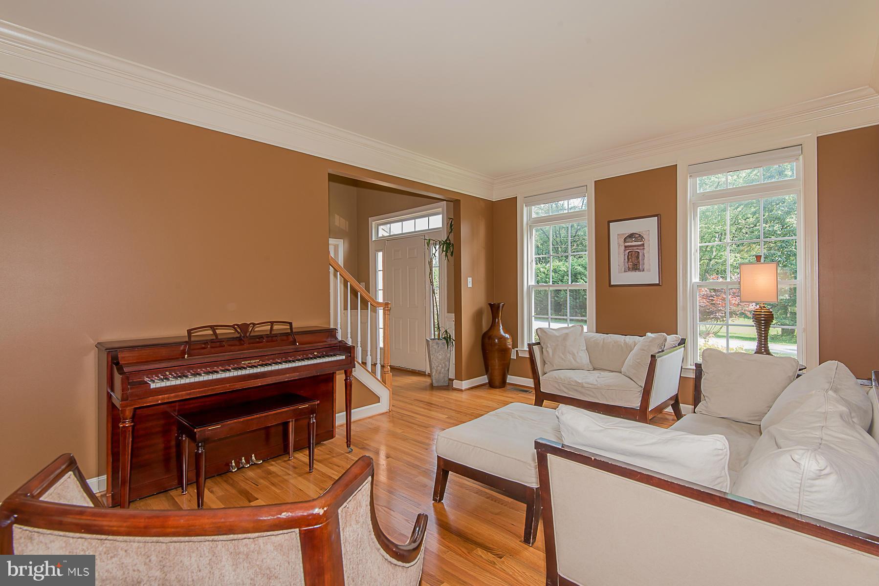 8434 High Ridge Road Ellicott City, MD 21043 - Photo 13 of 30 Living Room