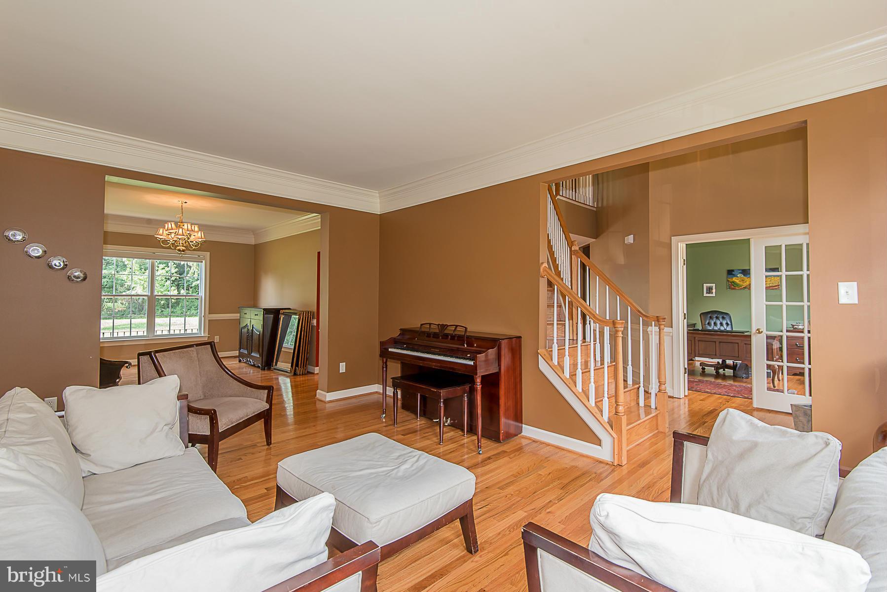 8434 High Ridge Road Ellicott City, MD 21043 - Photo 14 of 30 Living Room