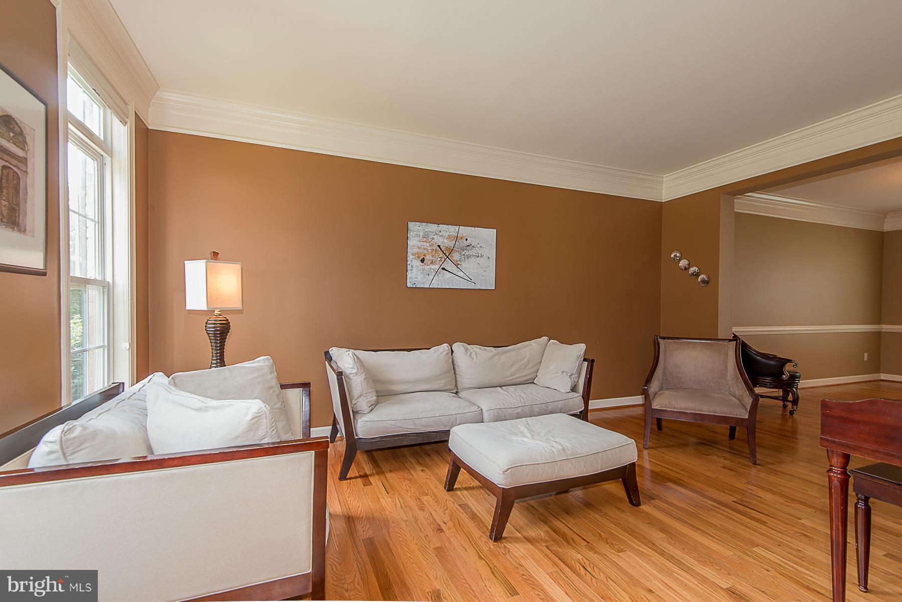 8434 High Ridge Road Ellicott City, MD 21043 - Photo 3 of 30 Living Room