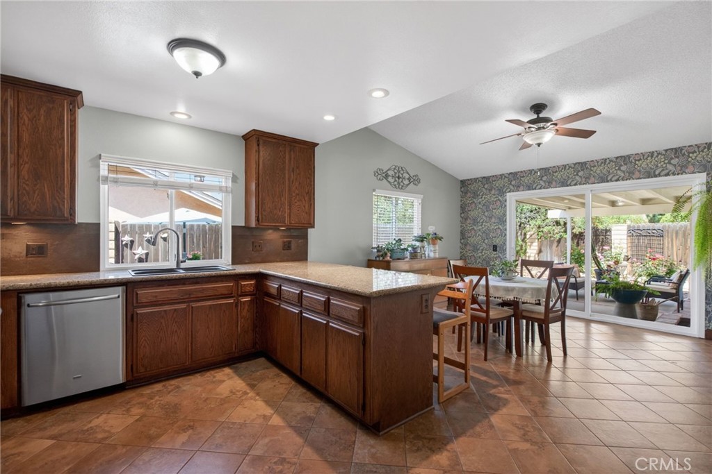 3243 Saratoga Street Riverside, CA 92503 - Photo 15 of 37