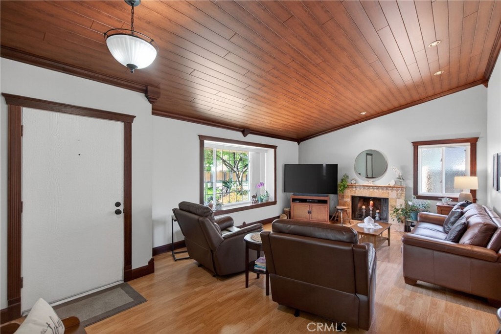 3243 Saratoga Street Riverside, CA 92503 - Photo 9 of 37