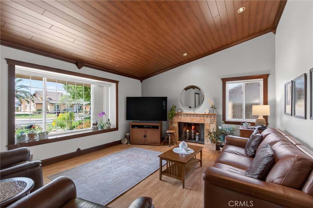 3243 Saratoga Street Riverside, CA 92503 - Photo 10 of 37