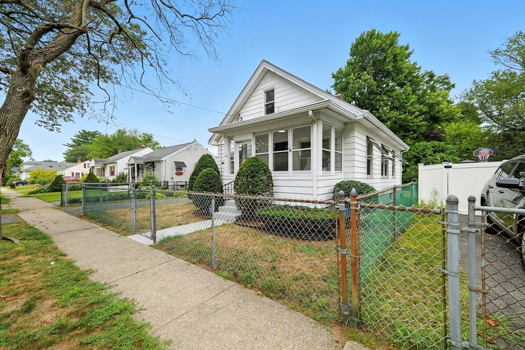 116 Merida Street Springfield, MA 01104 - Photo 3 of 38