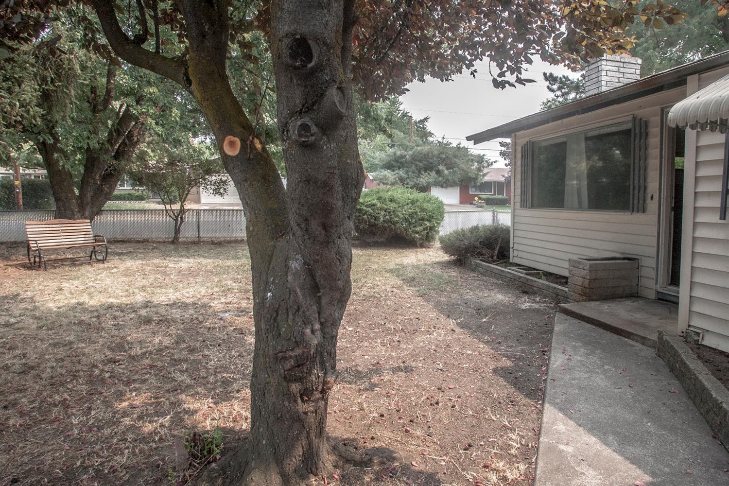 1496 Morrow Road Medford, OR 97504 - Photo 3 of 20 Front of home
