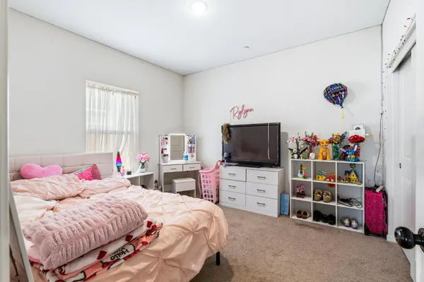 $519,999 | 526 Bedfordshire Drive, Patterson, CA 95363