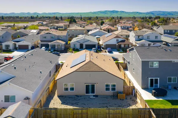 $519,999 | 526 Bedfordshire Drive, Patterson, CA 95363