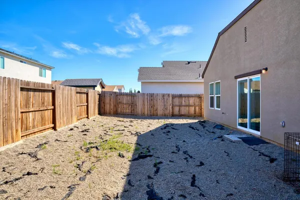 $519,999 | 526 Bedfordshire Drive, Patterson, CA 95363