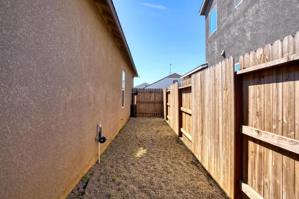 $519,999 | 526 Bedfordshire Drive, Patterson, CA 95363