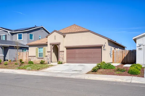 $519,999 | 526 Bedfordshire Drive, Patterson, CA 95363