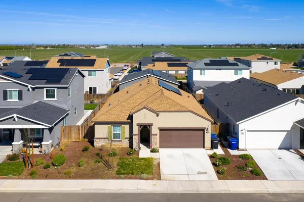 $519,999 | 526 Bedfordshire Drive, Patterson, CA 95363