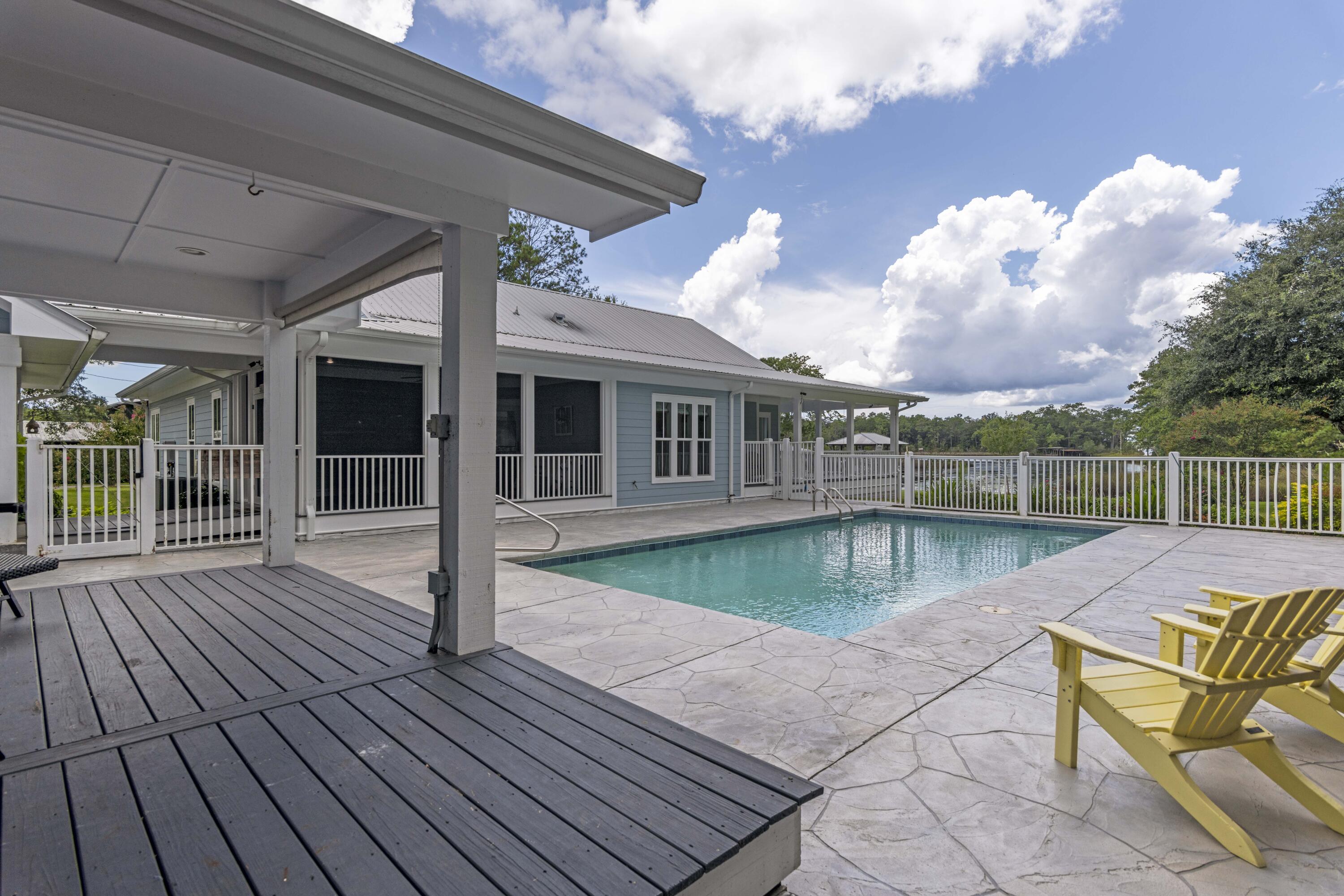 172 Lowery Road Freeport, FL 32439 - Photo 4 of 21 DSC_1301