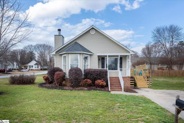 $278,900 | 401 Fairdale Drive, Simpsonville, SC 29681