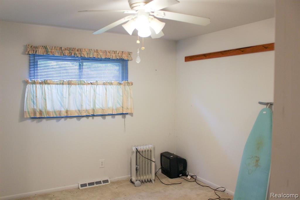 7095 Clintonville Road Clarkston, MI 48348 - Photo 18 of 22