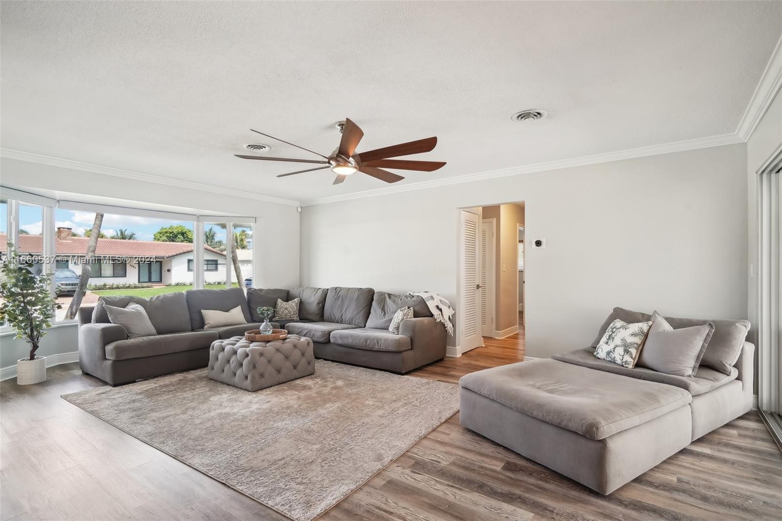 1164 Southwest 14th Street Boca Raton, FL 33486 - Photo 12 of 54 Spacious living room