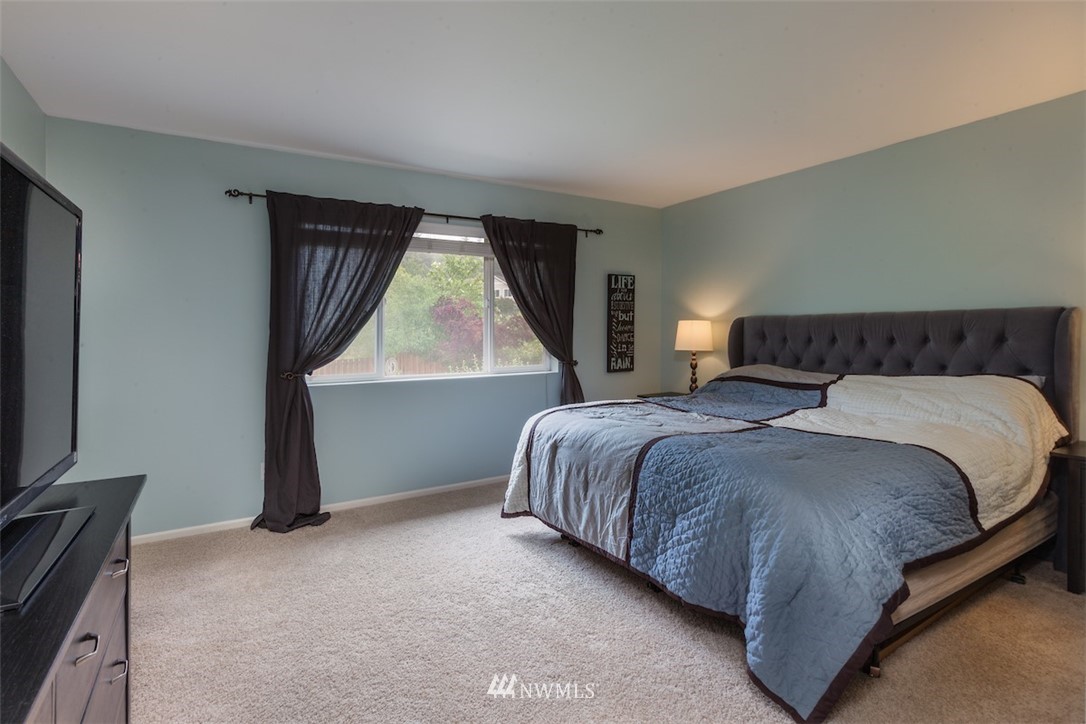 27508 Maple Ridge Way Southeast Maple Valley, WA 98038 - Photo 14 of 25