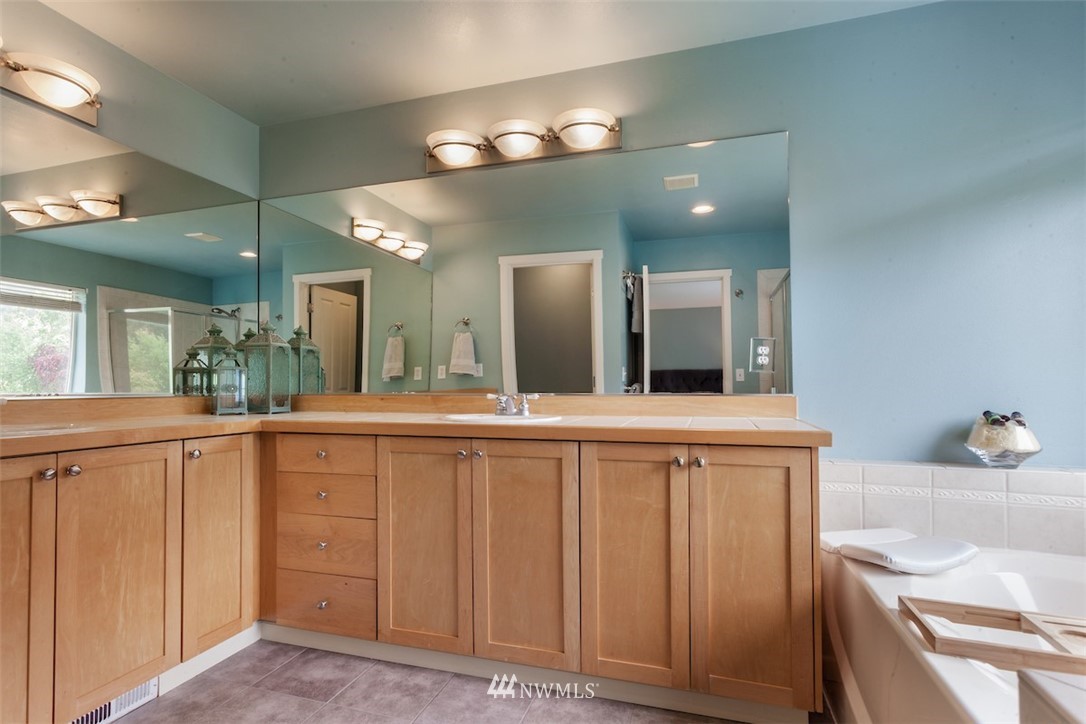 27508 Maple Ridge Way Southeast Maple Valley, WA 98038 - Photo 15 of 25