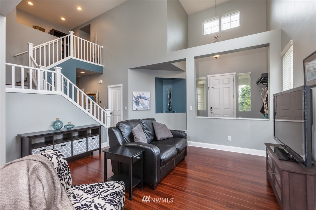 27508 Maple Ridge Way Southeast Maple Valley, WA 98038 - Photo 5 of 25