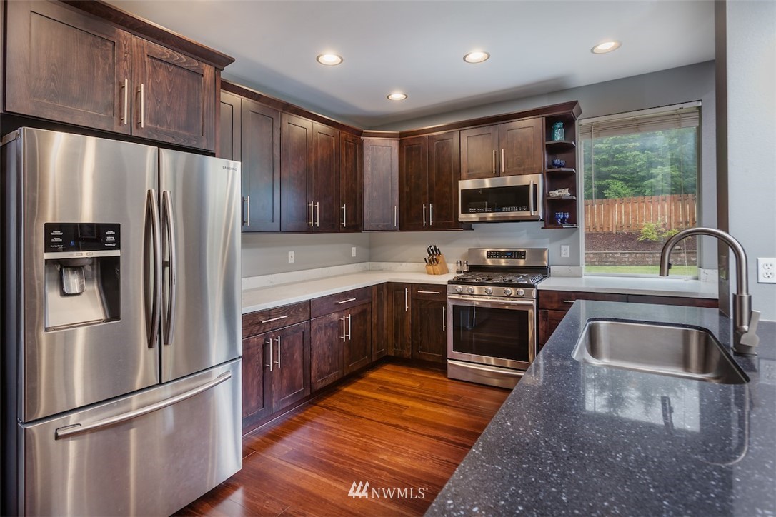 27508 Maple Ridge Way Southeast Maple Valley, WA 98038 - Photo 7 of 25