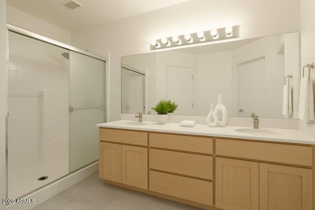 10344 West Burnett Road Peoria, AZ 85382 - Photo 11 of 27 Primary bathroom