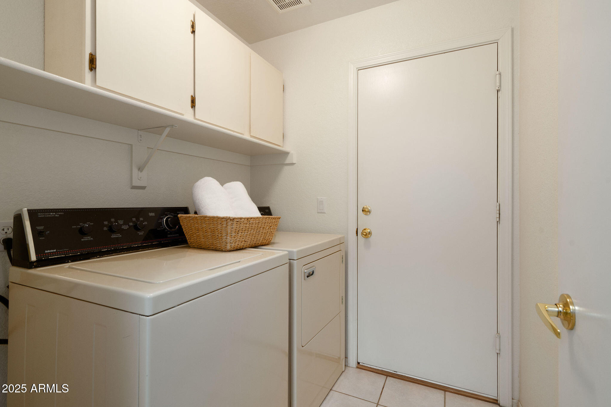 10344 West Burnett Road Peoria, AZ 85382 - Photo 25 of 27 laundry room