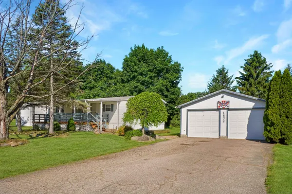 $169,900 | 1832 Manchester Drive, Lapeer, MI 48446