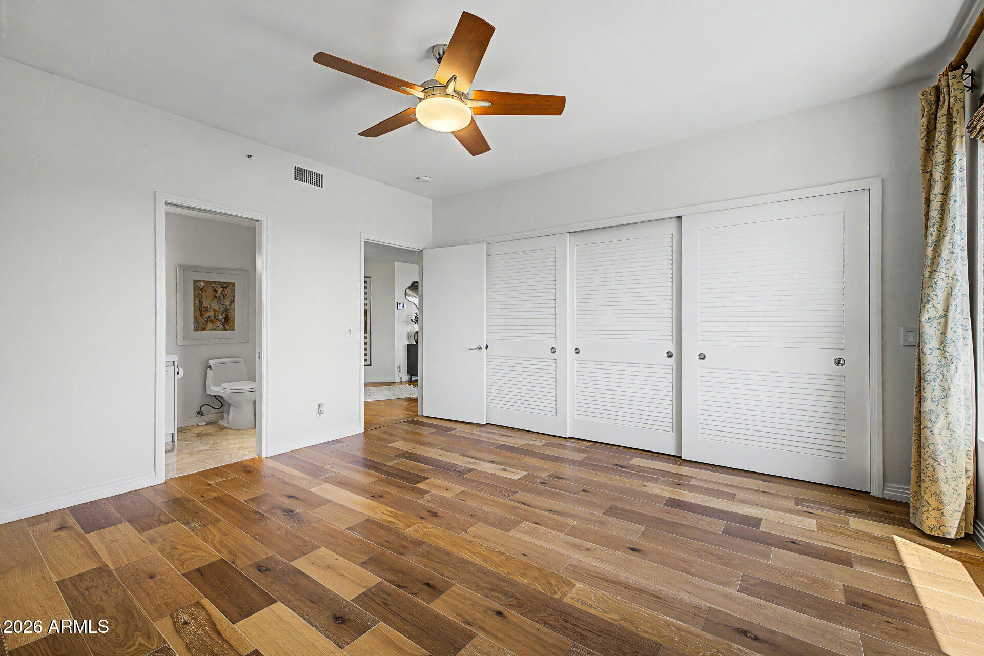 1040 East Osborn Road, Unit 402 Phoenix, AZ 85014 - Photo 51 of 96 a view of a livingroom with a ceiling fan