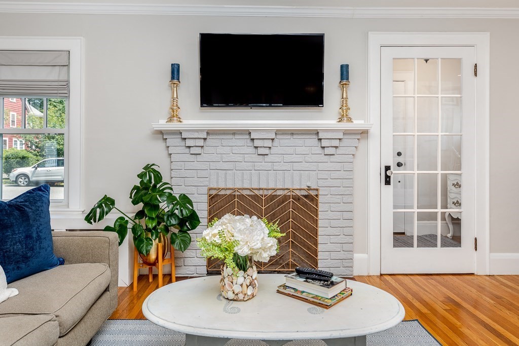 8 Pickwick Road Marblehead, MA 01945 - Photo 9 of 35 a living room with furniture and a flat screen tv